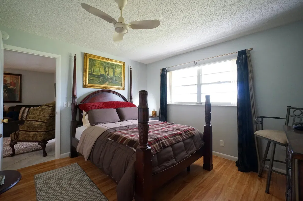 Unit 115 photo 13