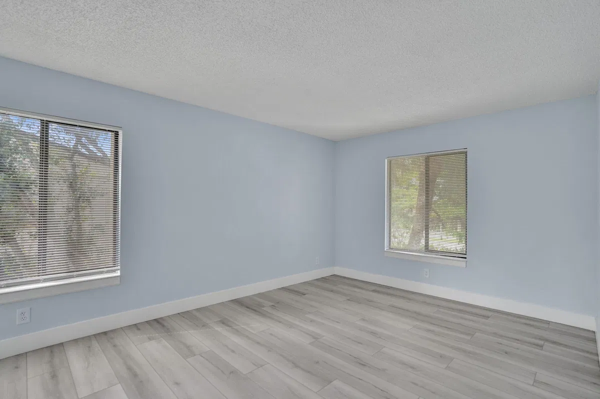 Unit H3 photo 19