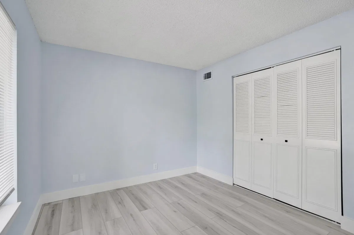 Unit H3 photo 22