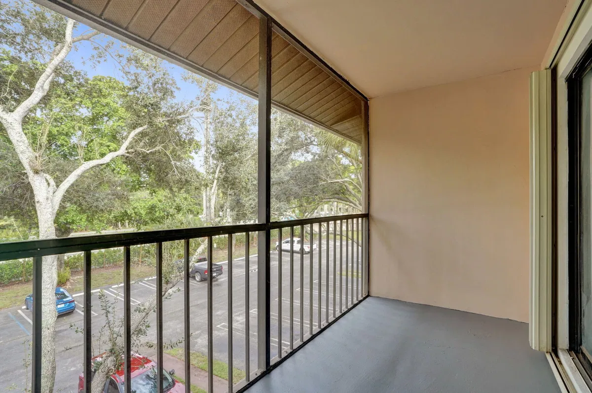 Unit H3 photo 25