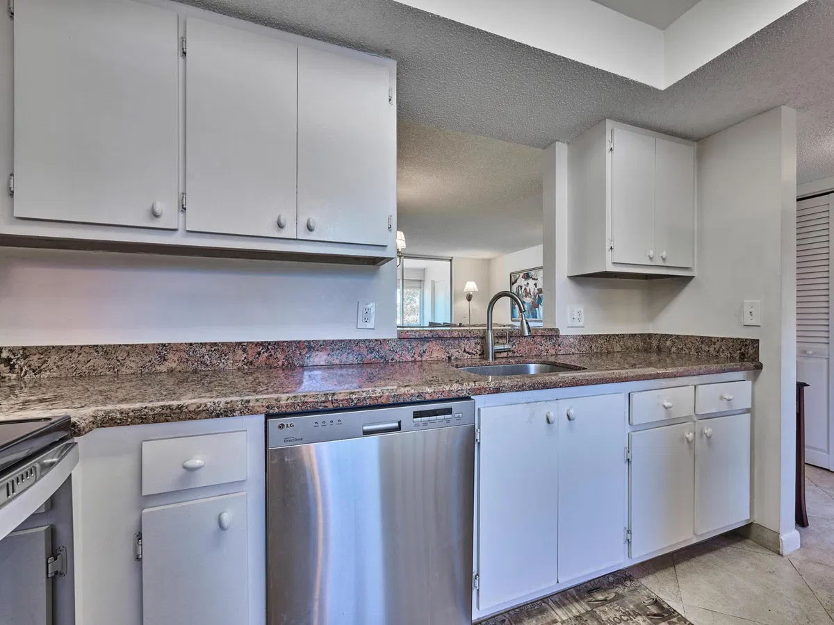 Unit 107 photo 16