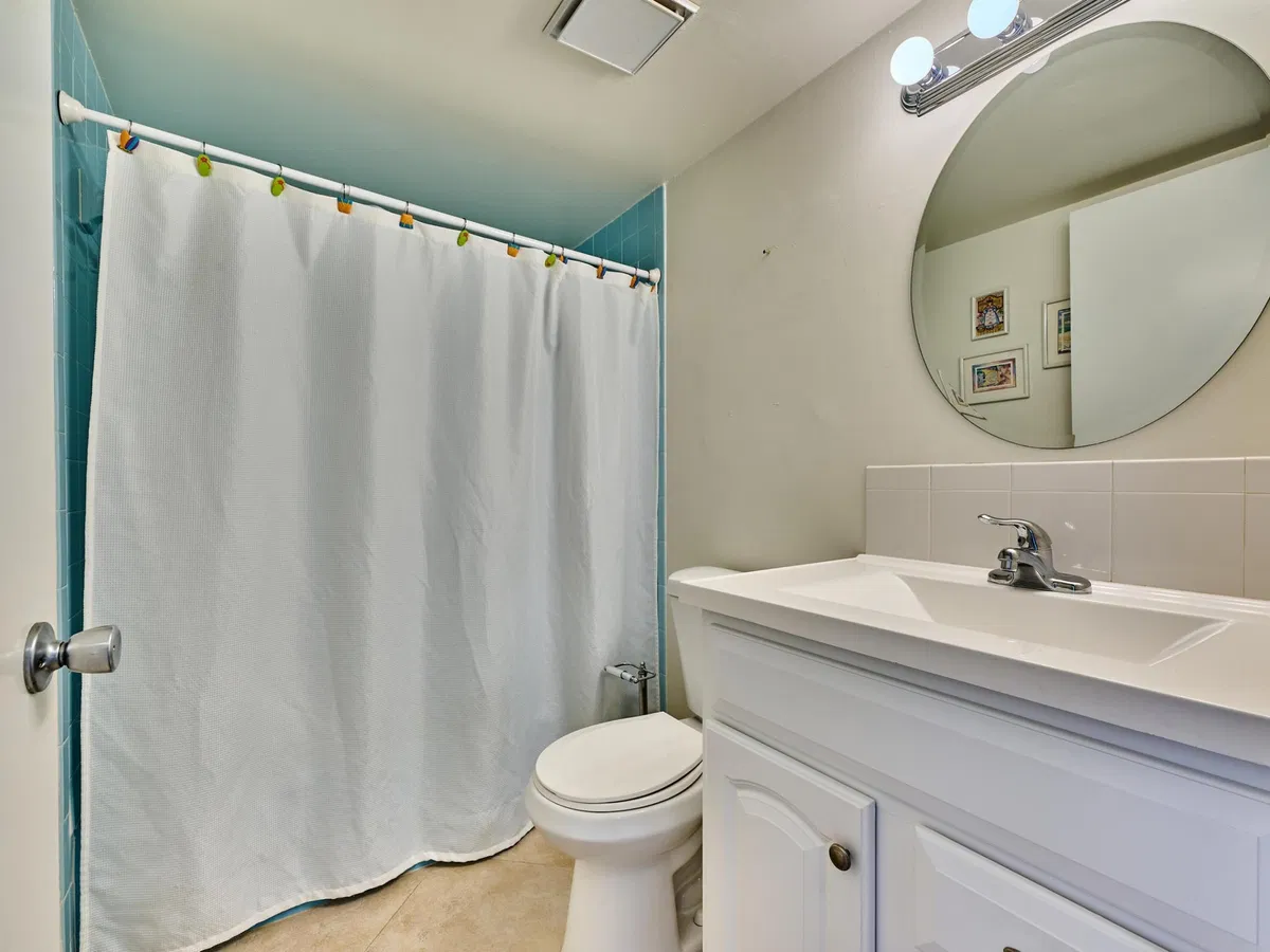 Unit 107 photo 28