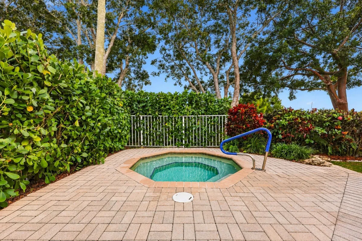 Residence photo 49