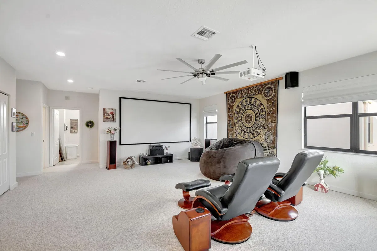 Residence photo 52