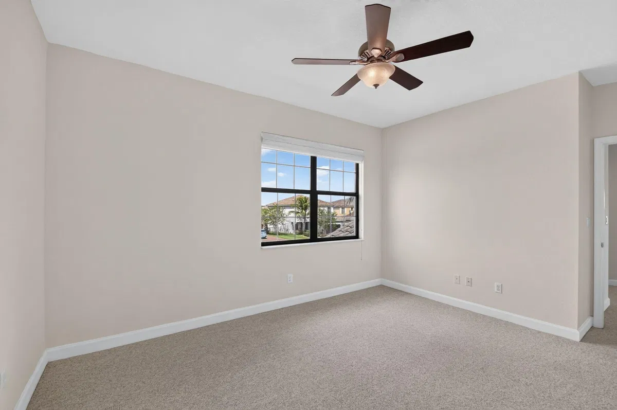 Residence photo 67