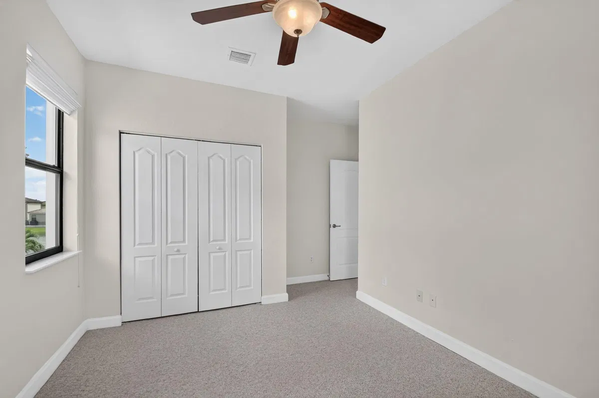 Residence photo 73