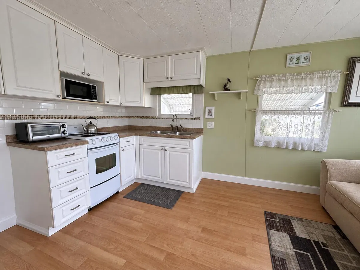 Unit H photo 10