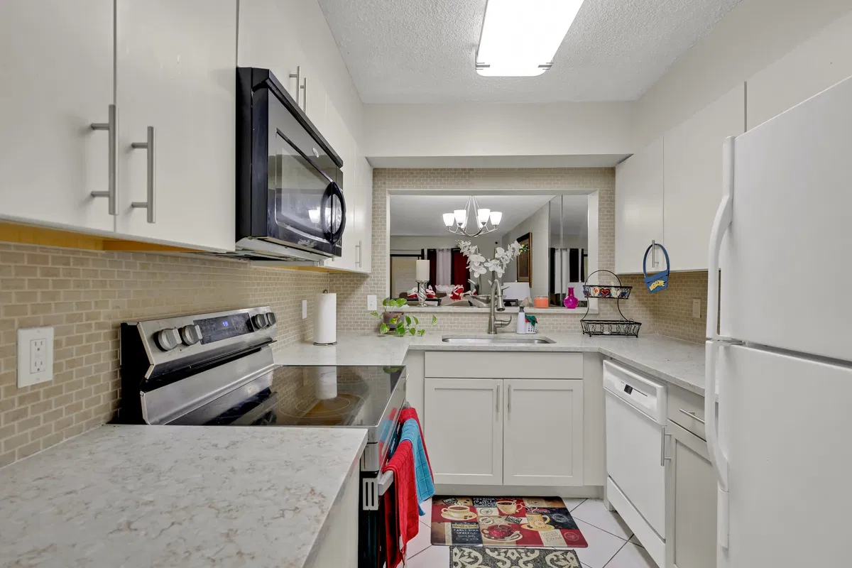 Unit 615 photo 13