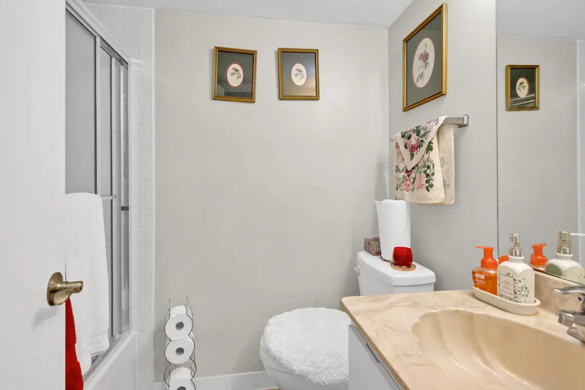 Unit 615 photo 19