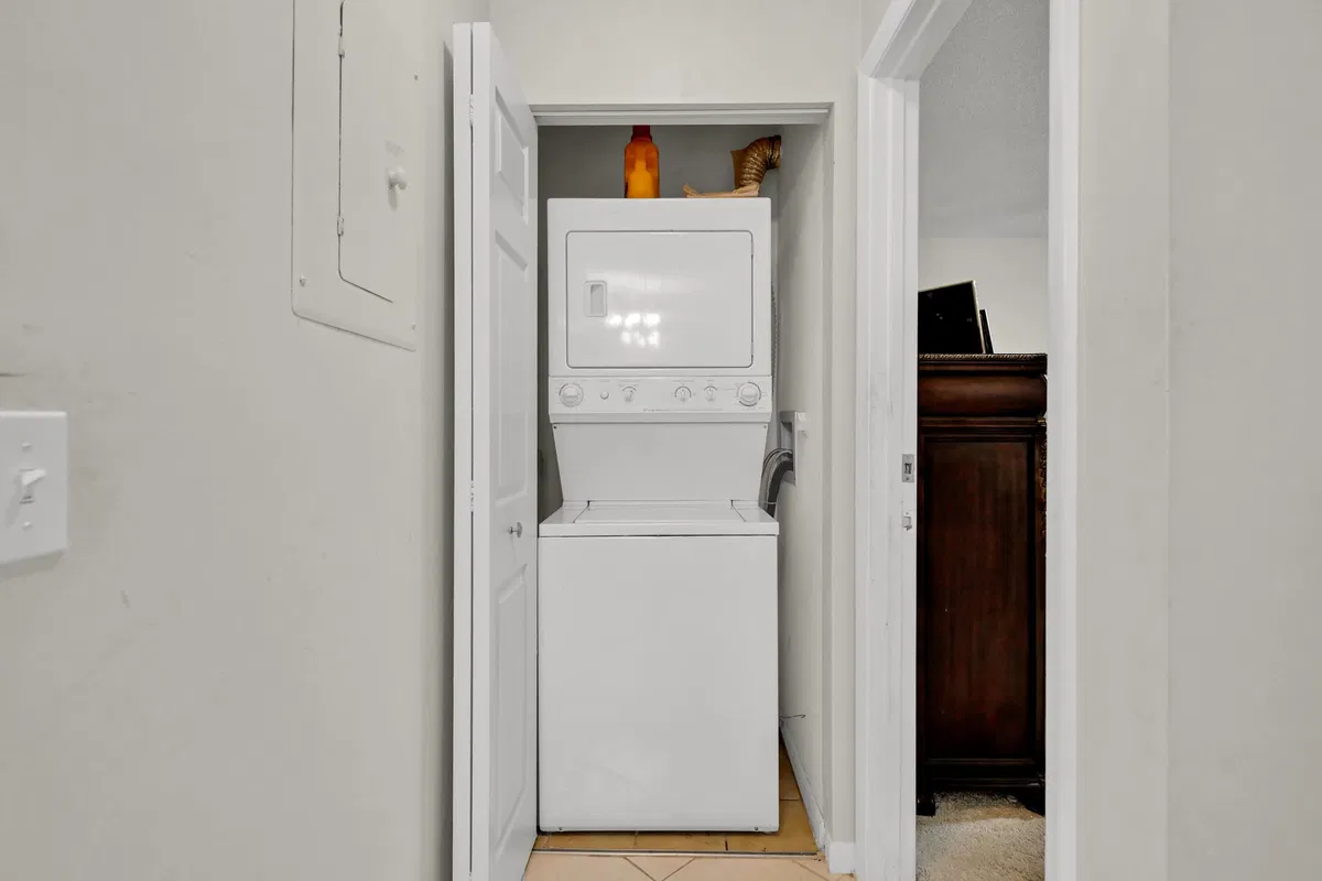 Unit 615 photo 31