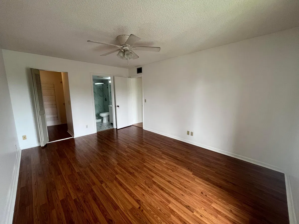 Unit C2 photo 10