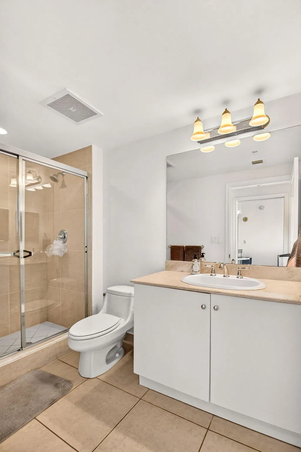 Unit 813 photo 10