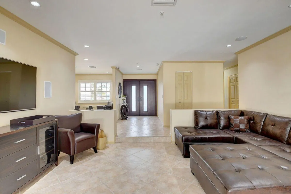 Residence photo 4