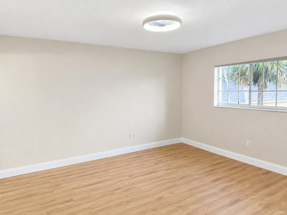 Residence photo 16