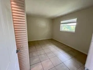 Unit 27 photo 16