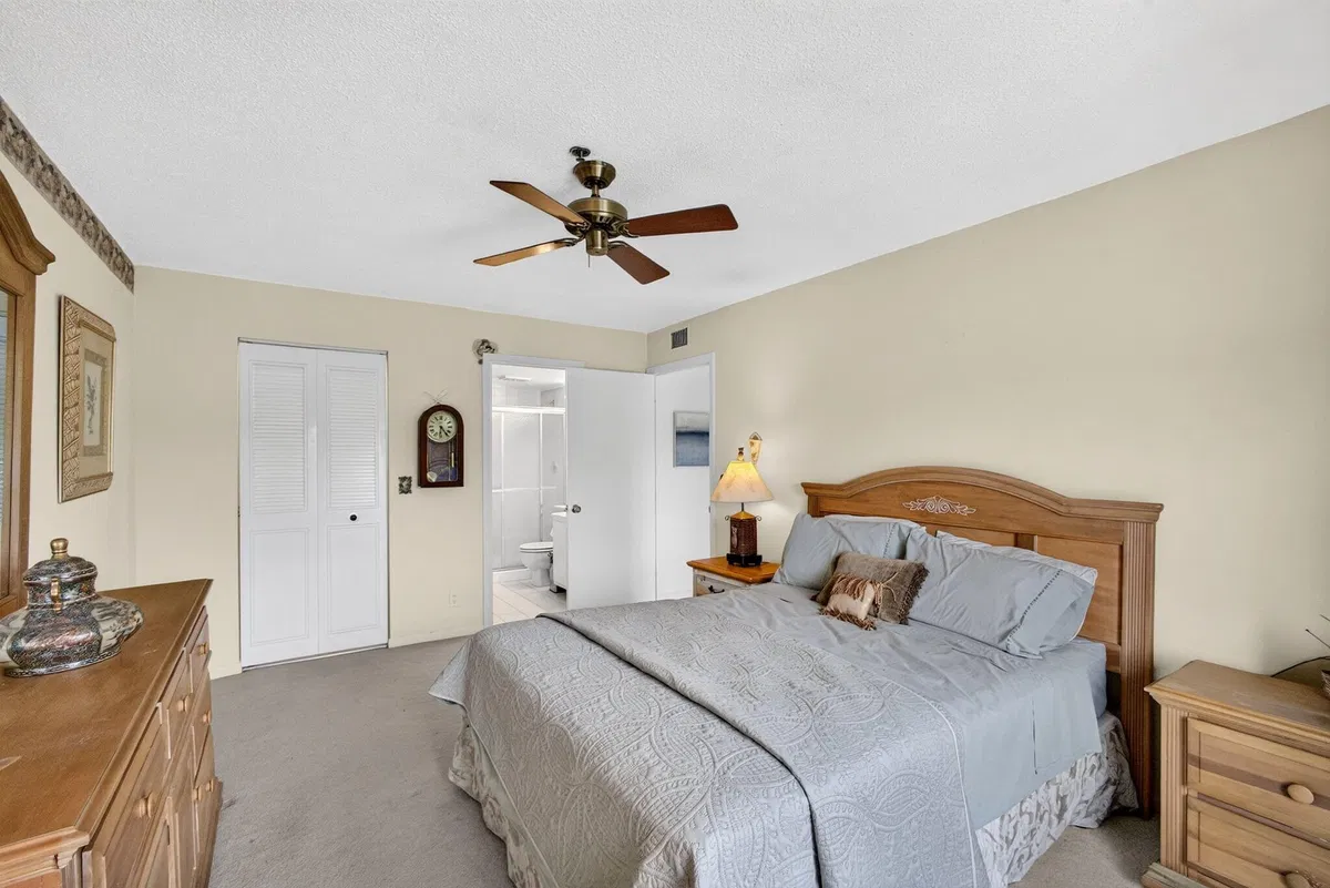 Unit C3 photo 25