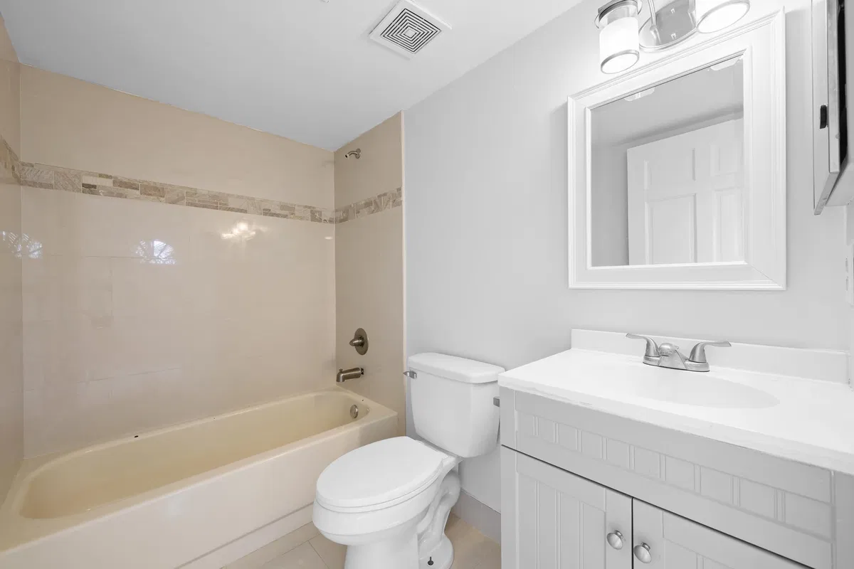 Unit B photo 16