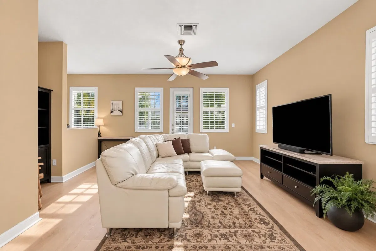 Residence photo 16