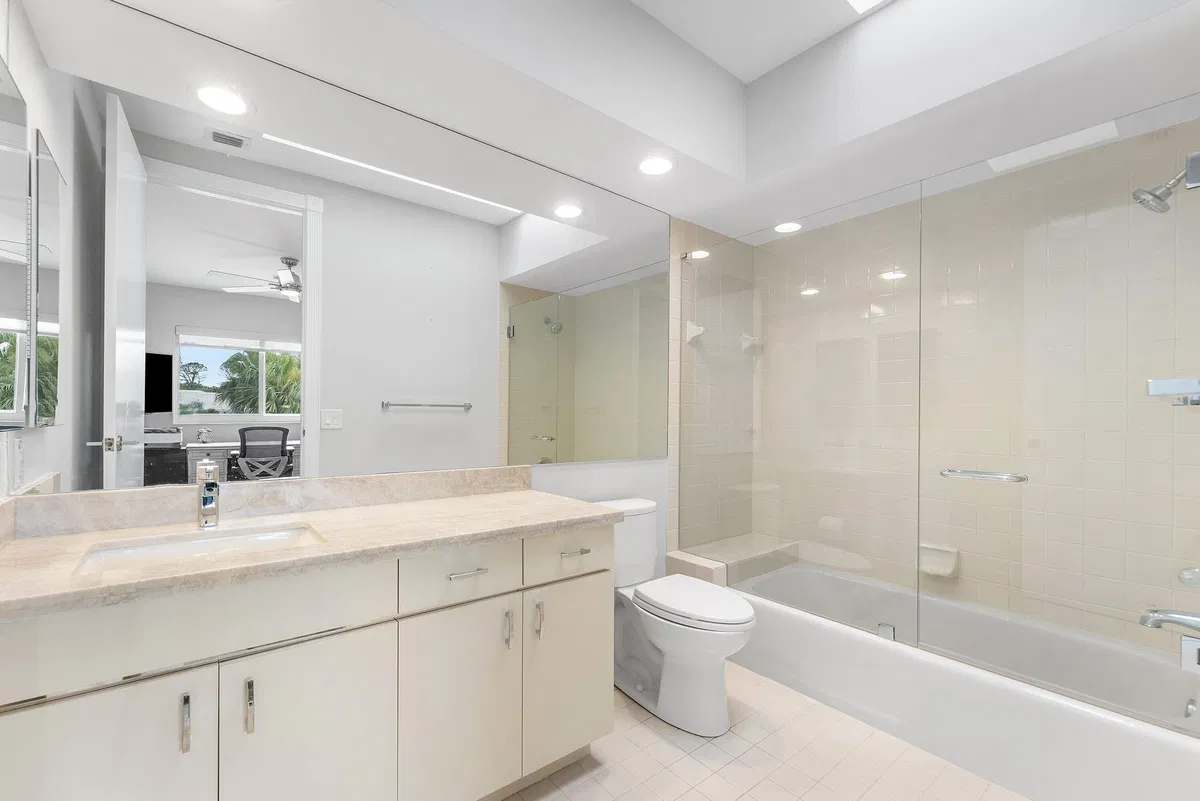 Residence photo 22