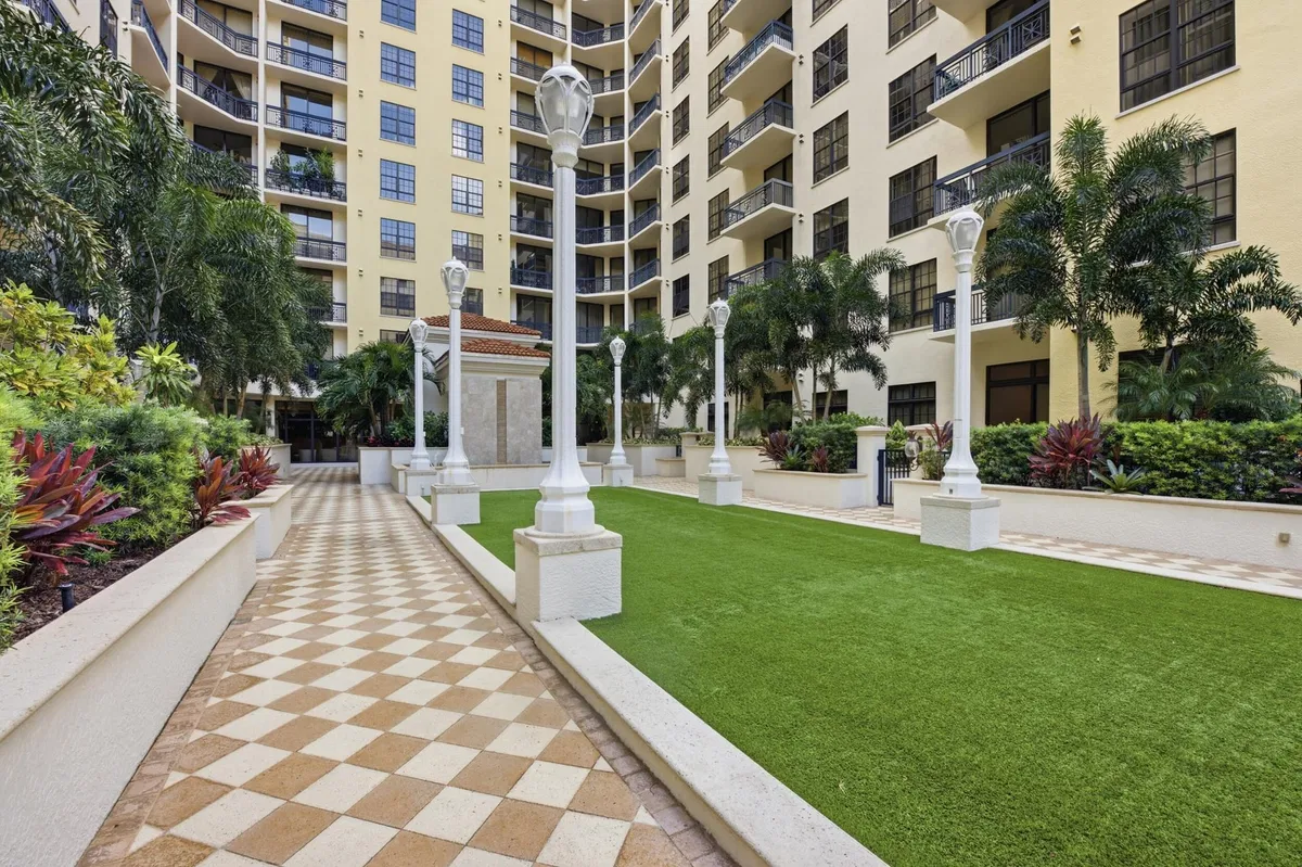 Two City Plaza Unit 216 photo 16
