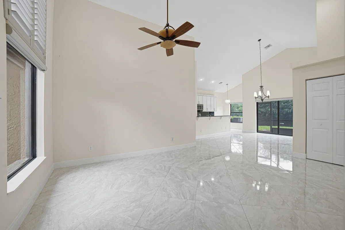  Residence photo 16