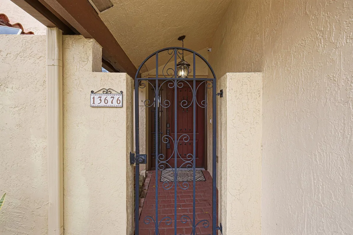  Residence photo 34