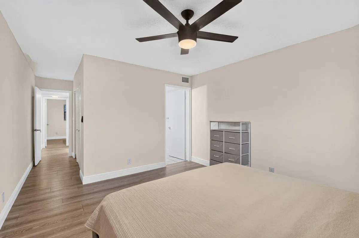 Unit K202 photo 22