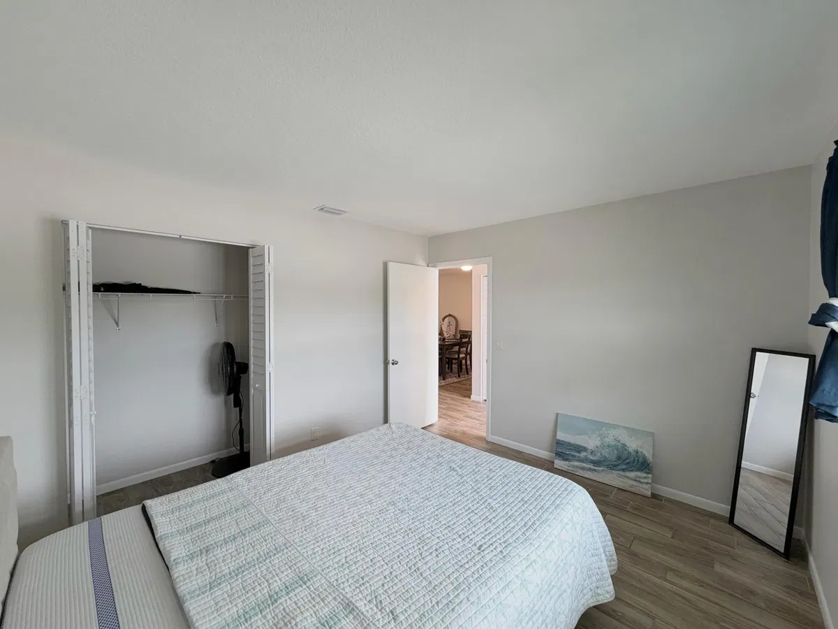 Unit 105 photo 16