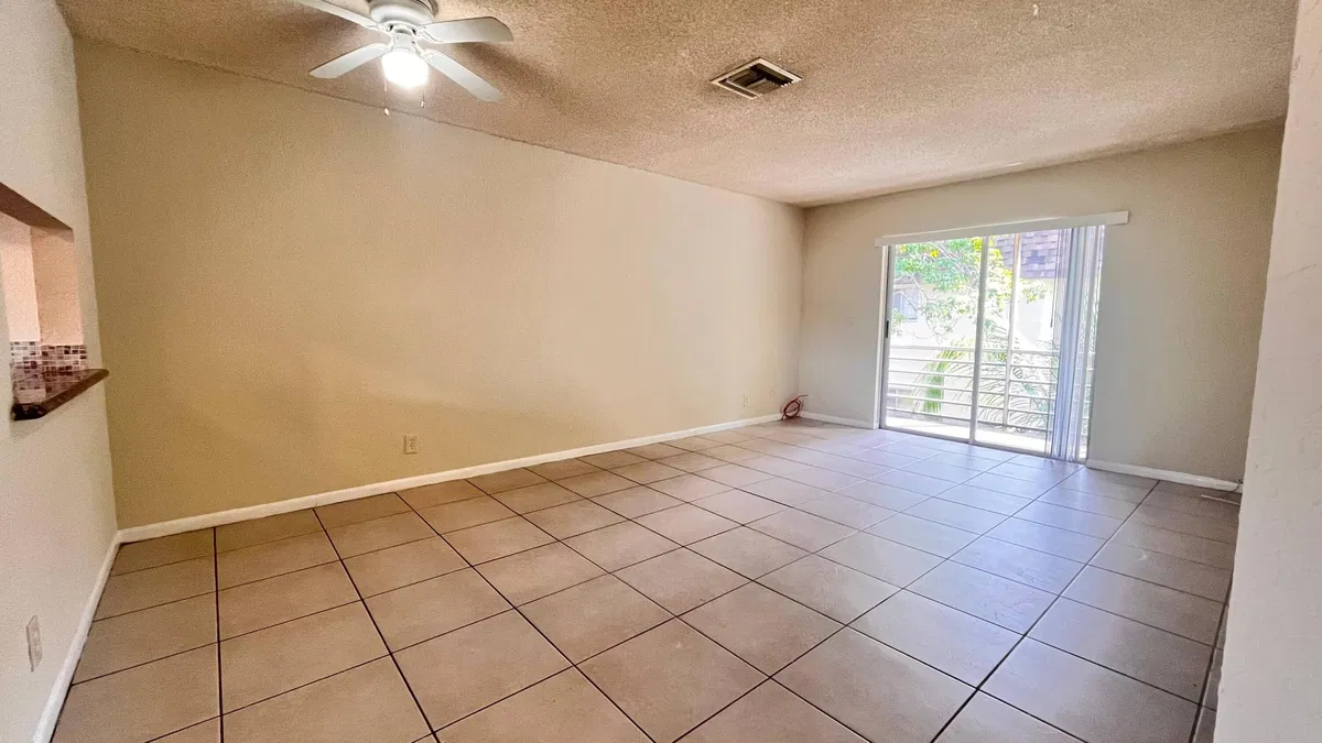  Unit Unit 206 photo 7