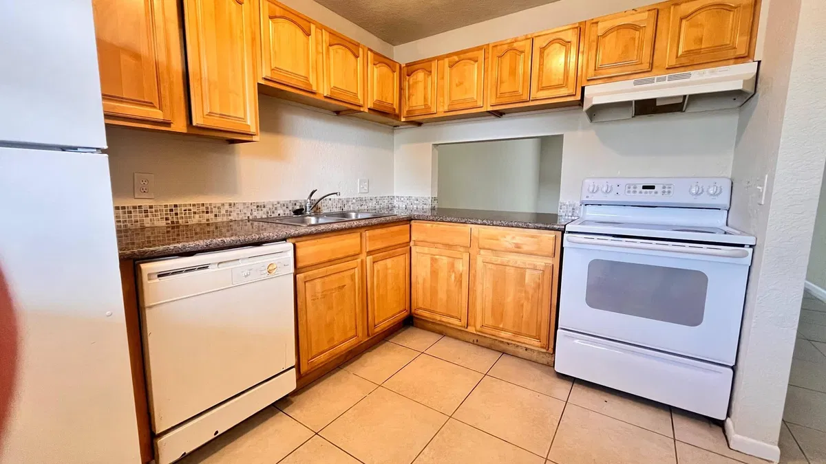  Unit Unit 206 photo 16