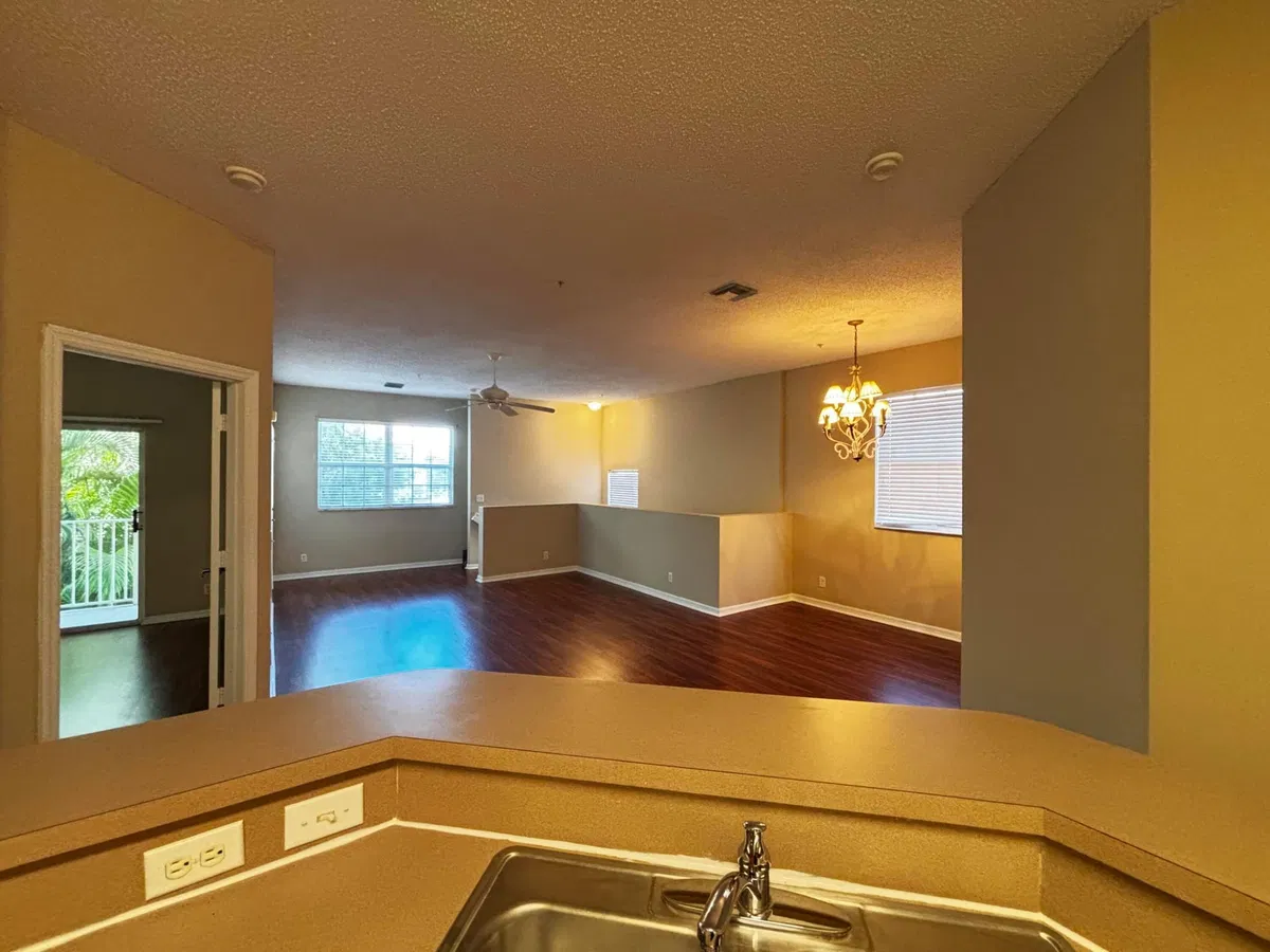Unit H photo 13