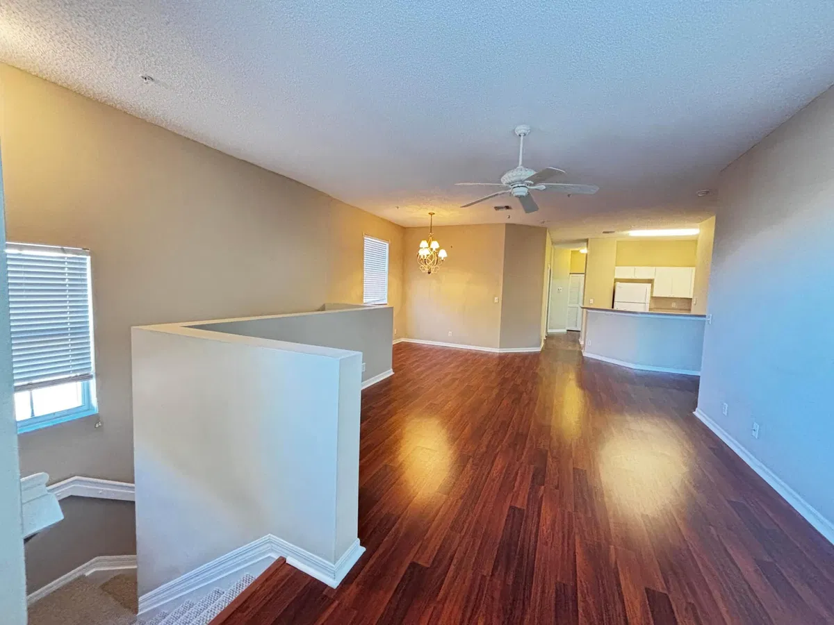 Unit H photo 22