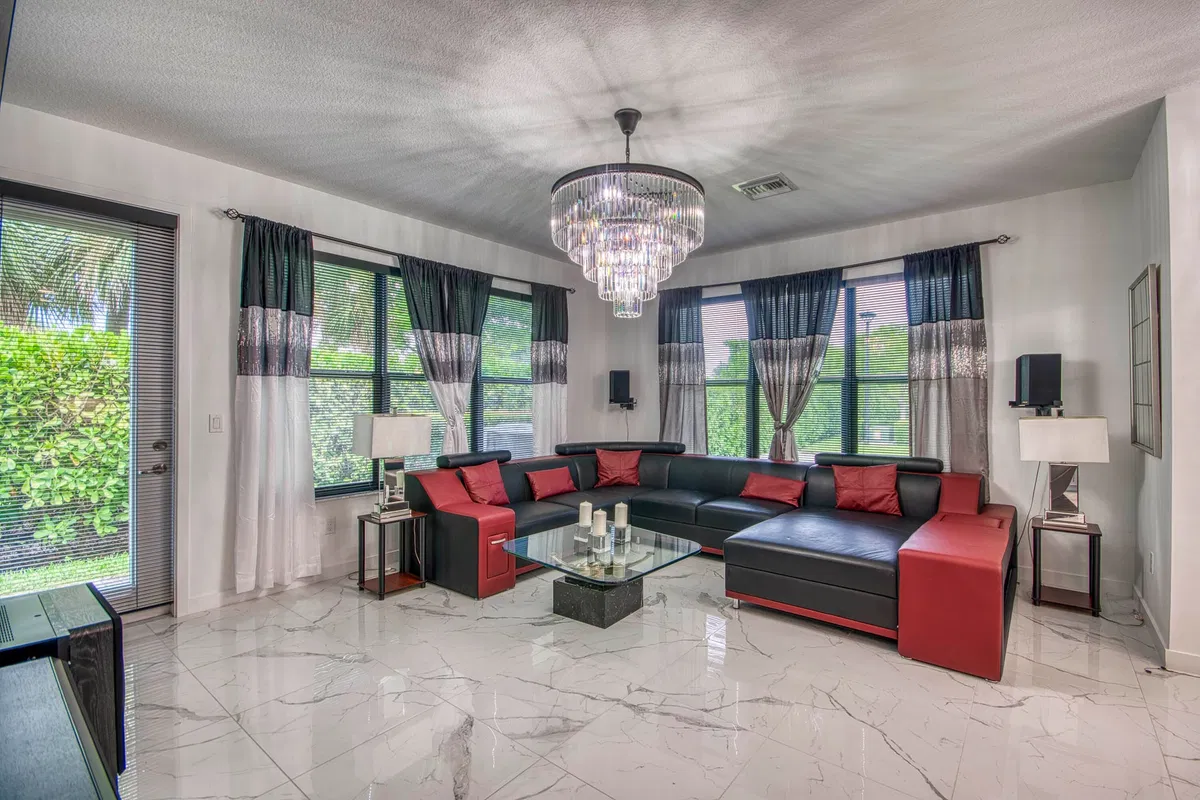 Residence photo 4