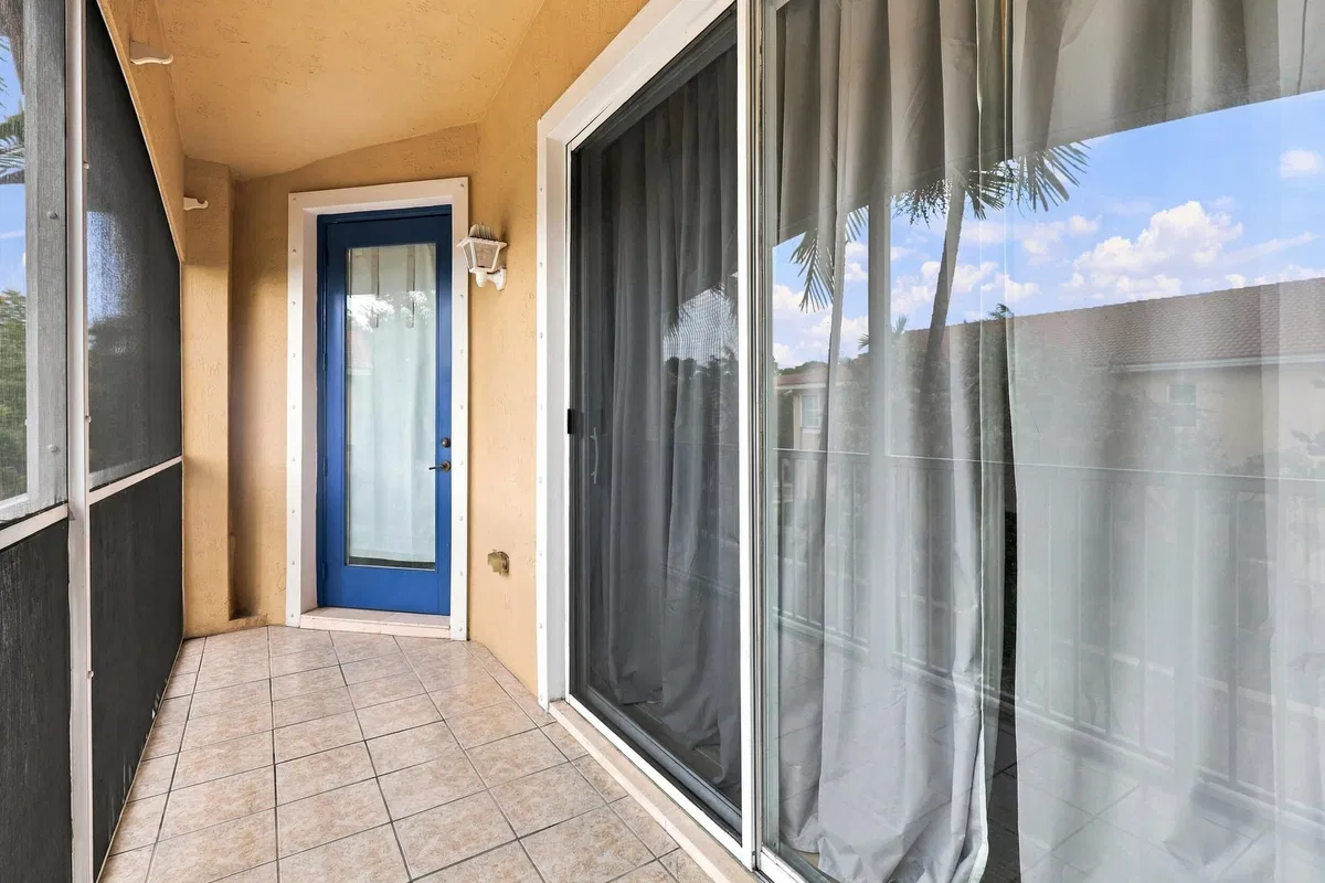 Residence photo 25