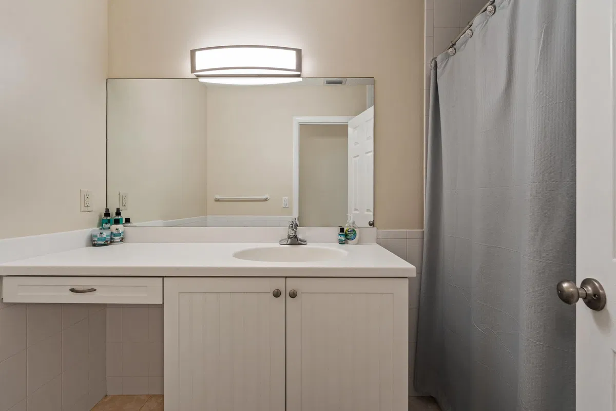 Unit C photo 25