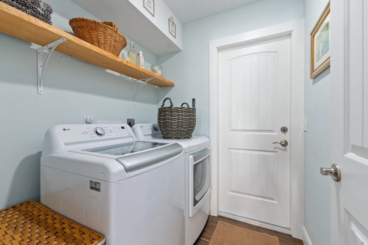  Residence photo 34