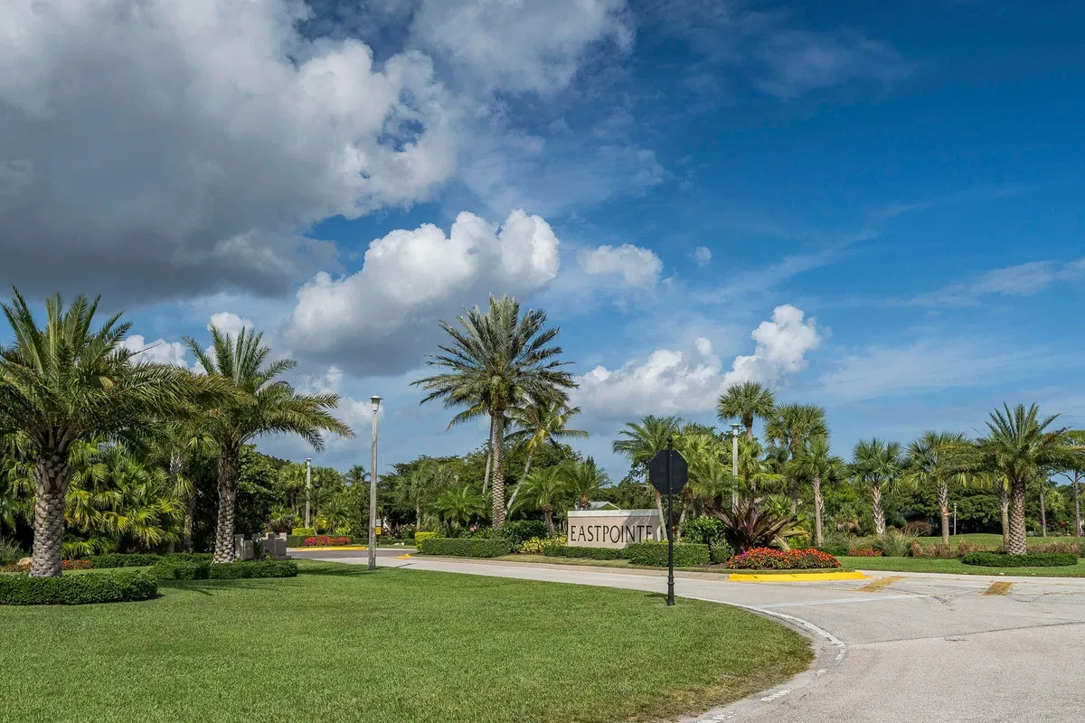 Eastpointe Country Club Residence photo 37