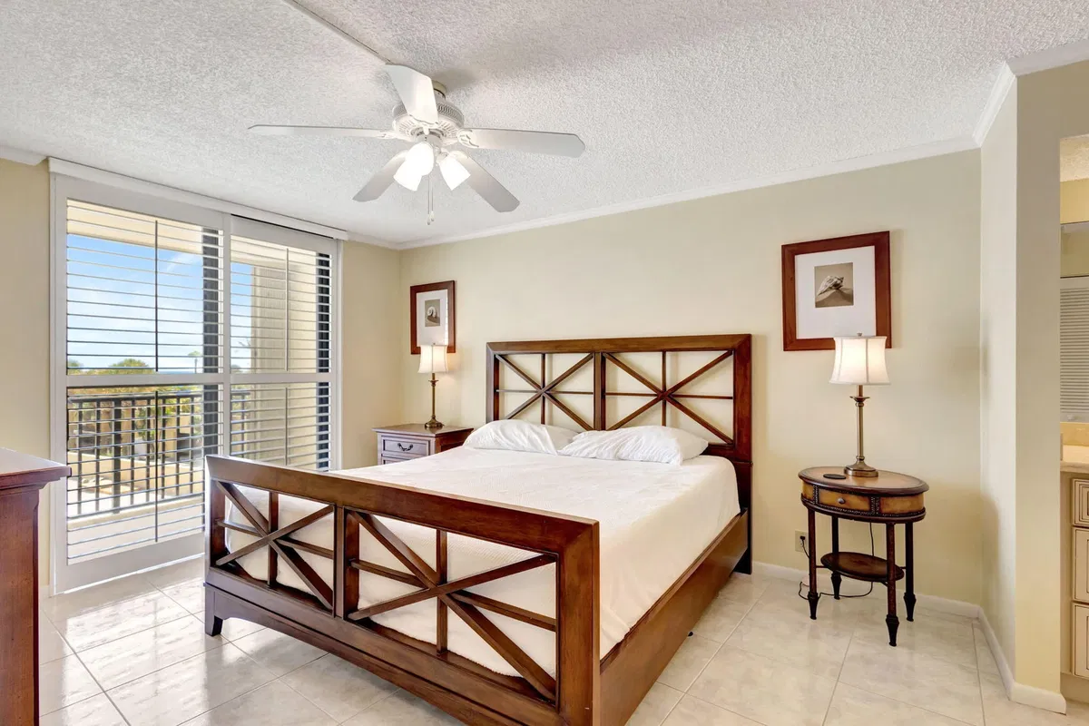 Unit 209 photo 10