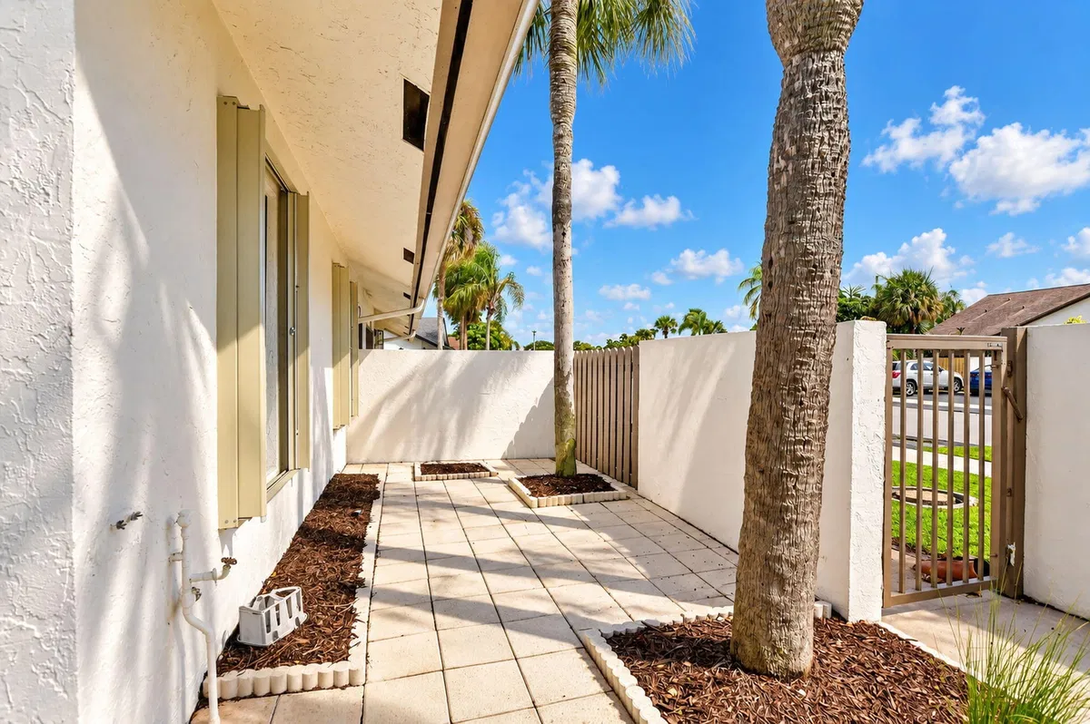  Residence photo 7