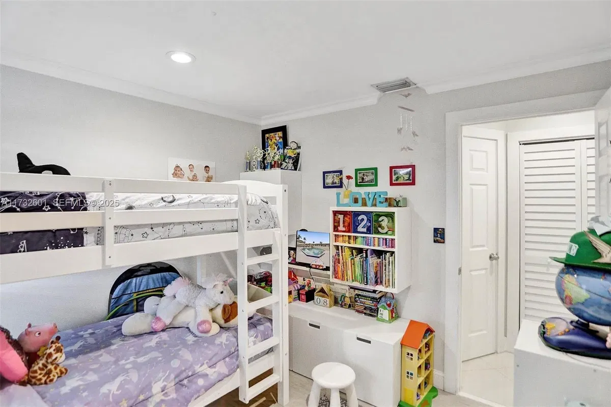 Unit 1208 photo 16