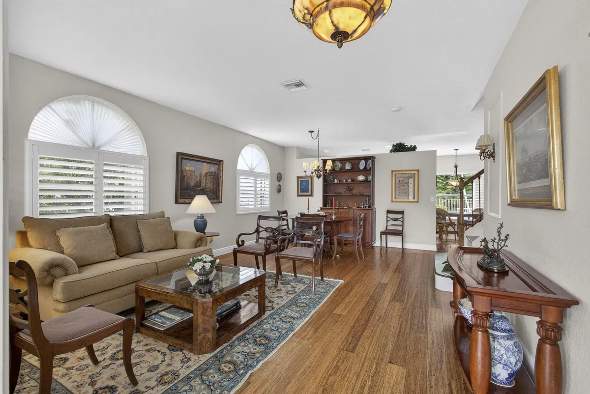 Residence photo 4