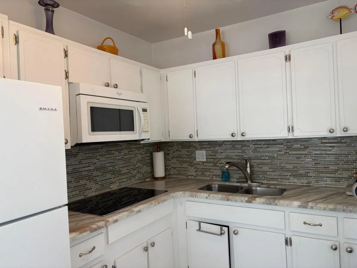 Unit 202 photo 4