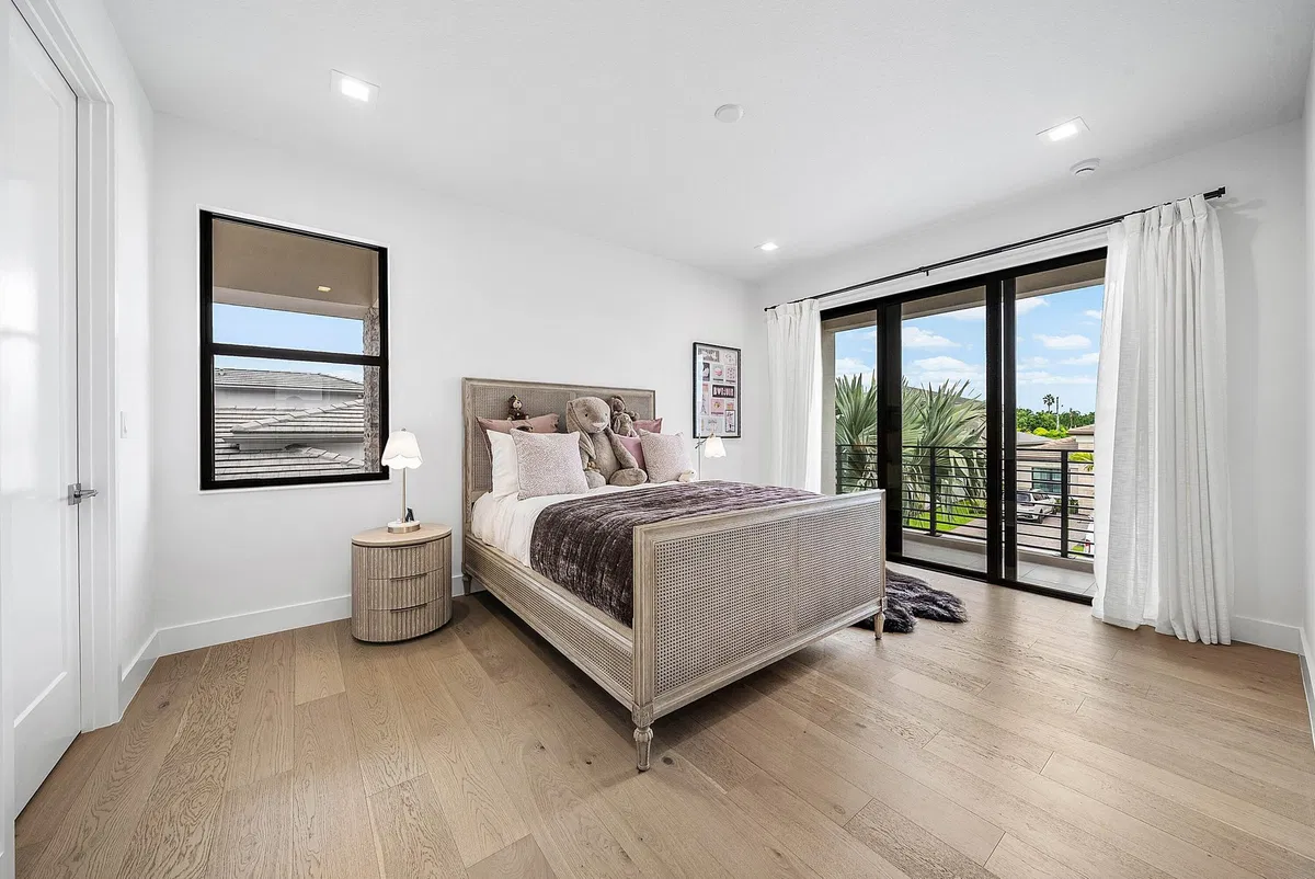 Residence photo 25