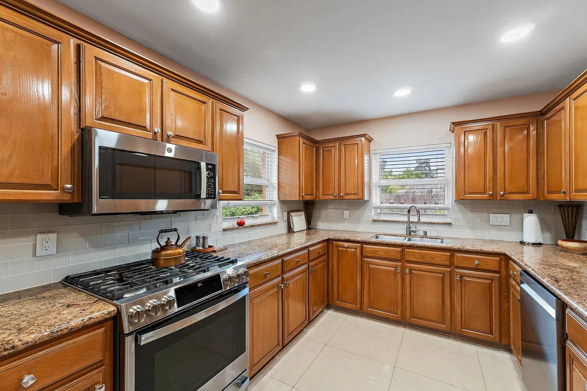 Palm Beach Shores Residence photo 19
