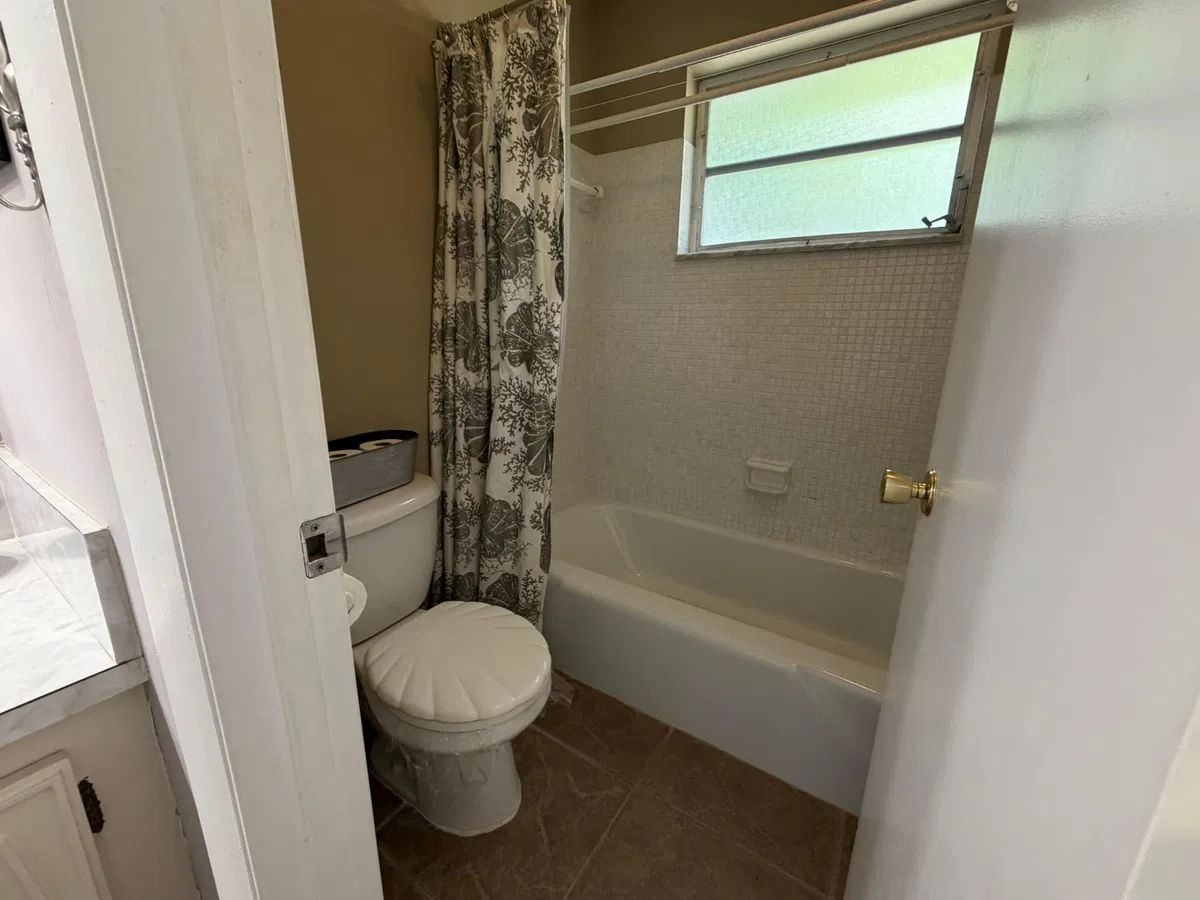 Unit D photo 19