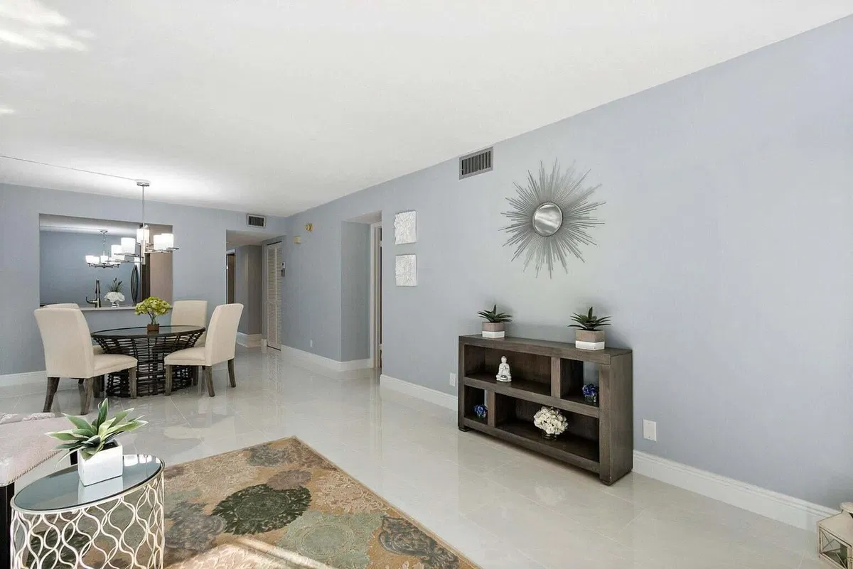 Unit 104 photo 4