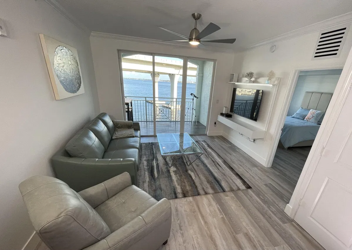 Harborage Yacht Club Residence