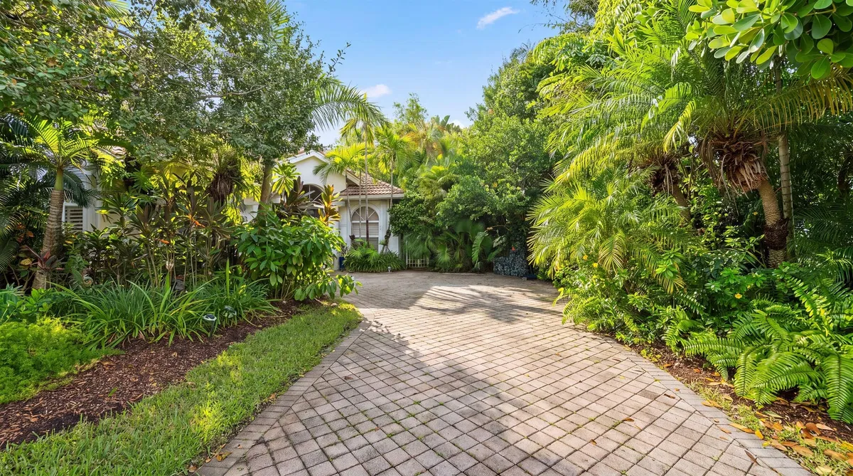 Shady Oaks Residence