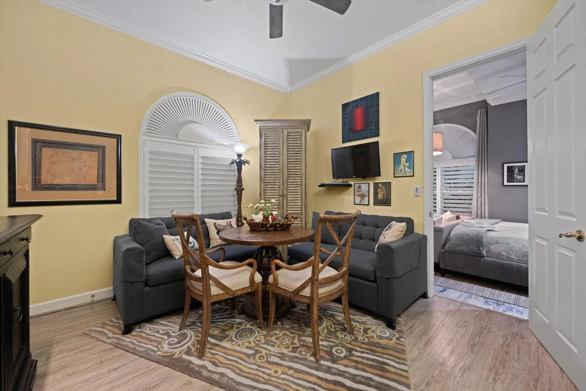 Shady Oaks Residence photo 13