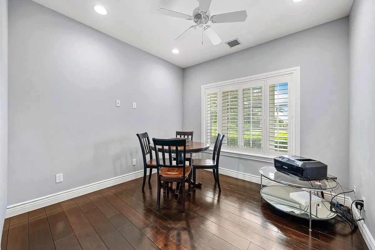 Residence photo 76